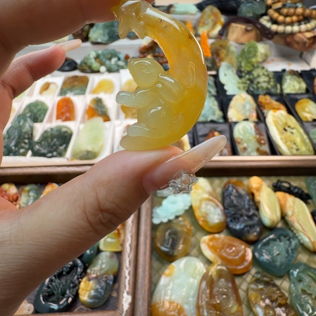 蛇纹石玉未镶嵌颈饰