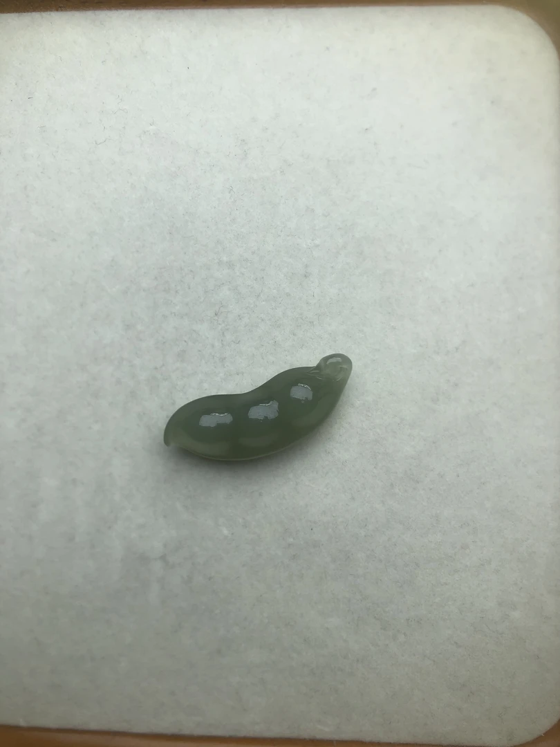 天然和天然福豆吊坠