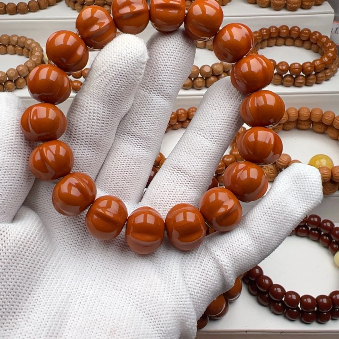 卖***心吊坠猴头核桃大鲨鱼