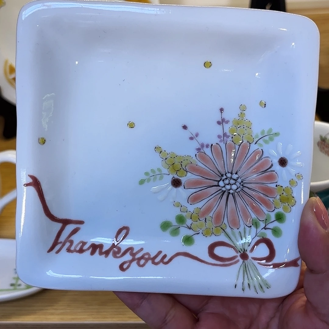 瓷          色绘游