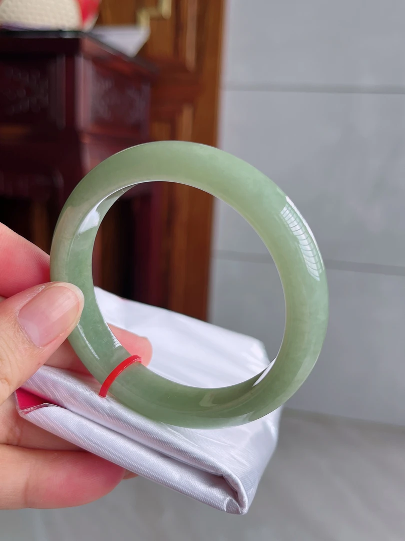 59-60圈满绿翡翠手镯大圈口满色绿色平安镯