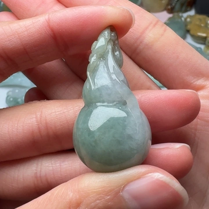 翡翠未镶嵌颈饰葫芦