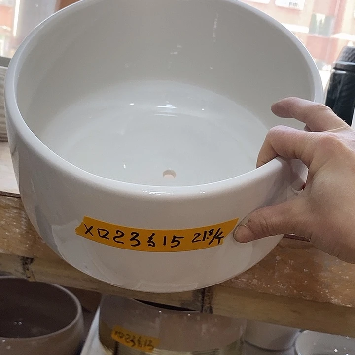 陶盆有孔 瑕疵针孔漏釉介意勿拍口 23高14