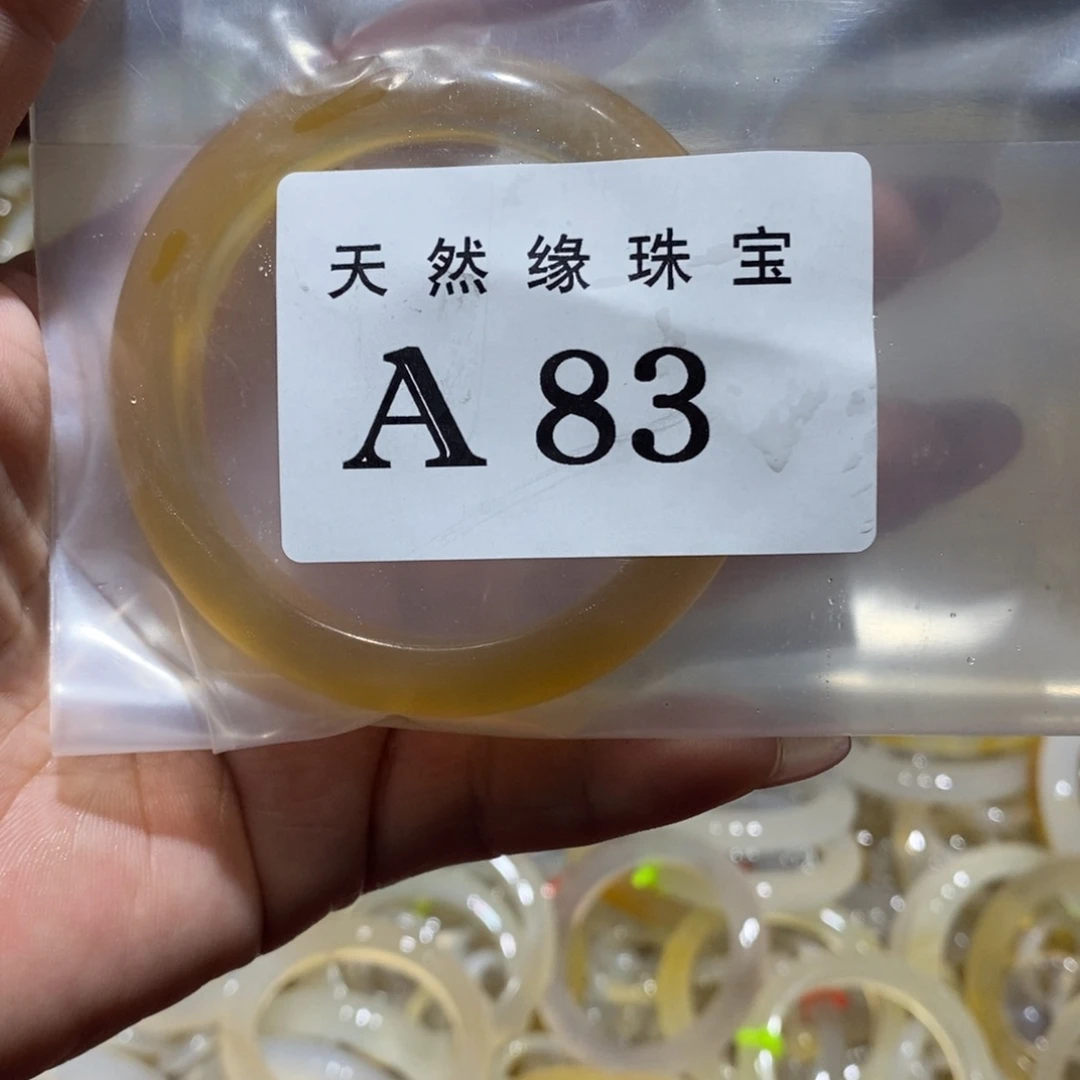 困****玛瑙/玉髓未镶嵌手镯