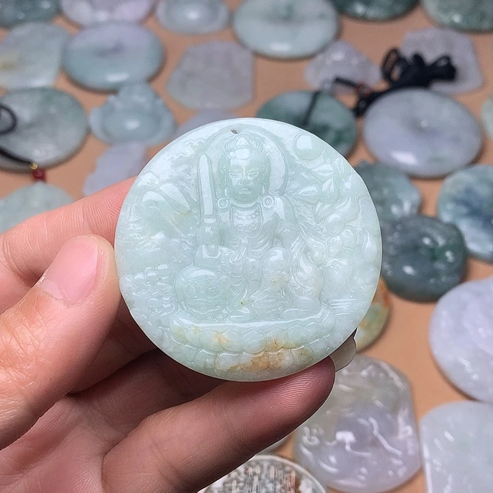 翡翠未镶嵌颈饰文殊