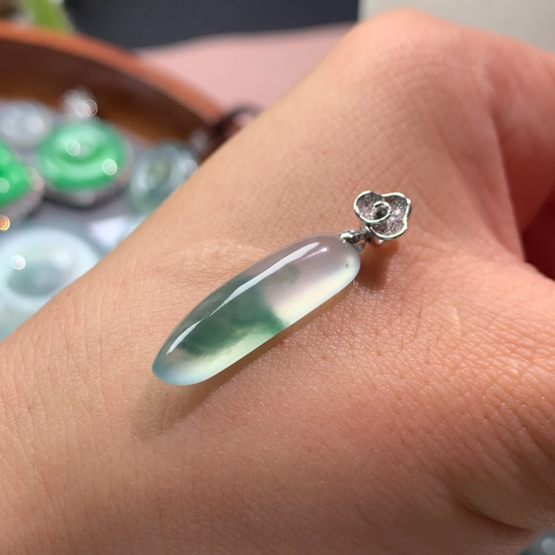 翡翠颈饰18K金镶嵌福瓜