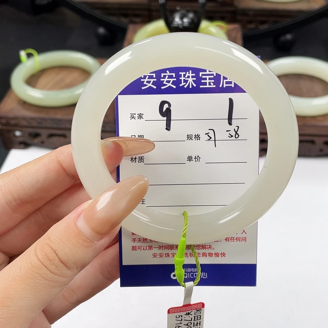 和田玉未镶嵌手镯