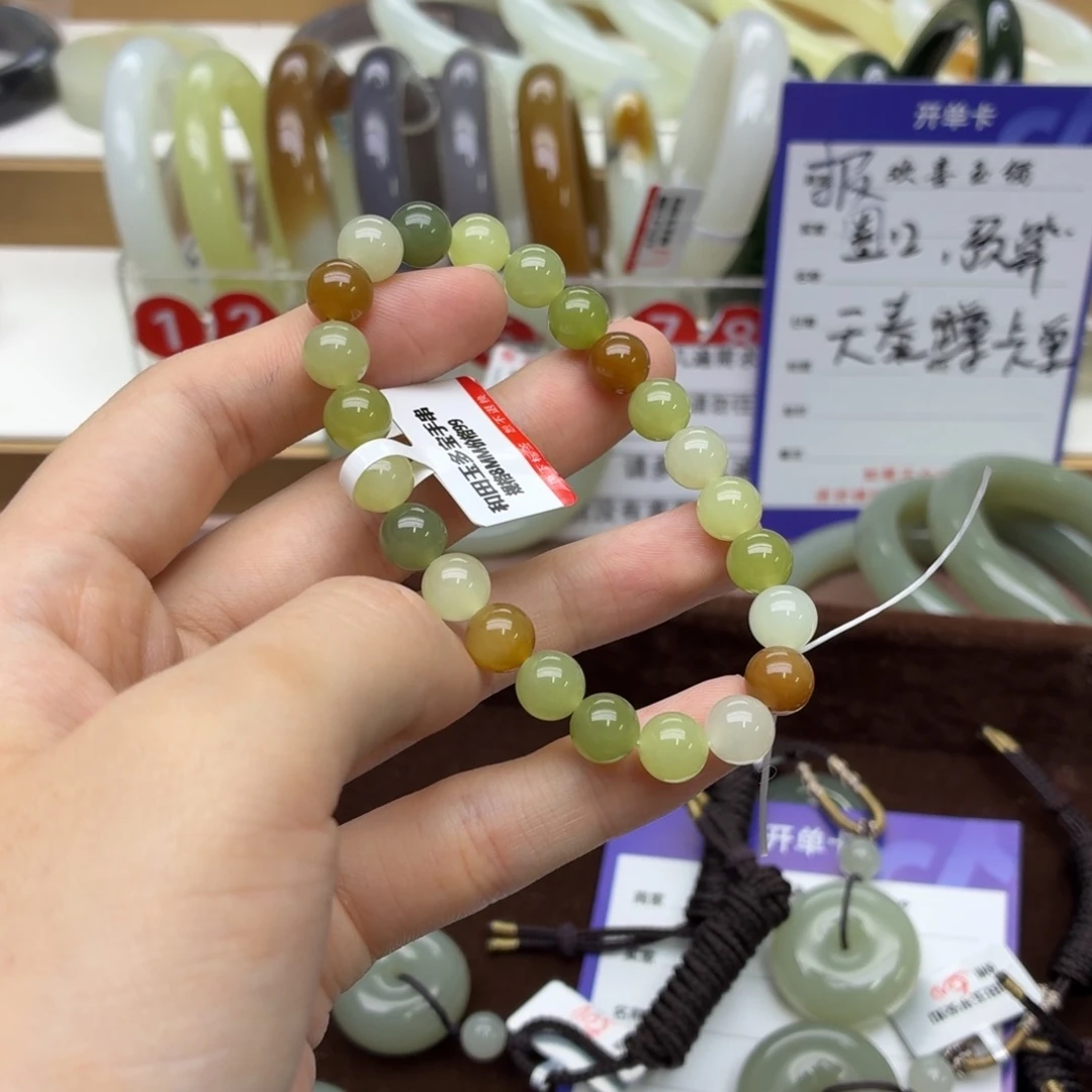 屈***玲未镶嵌手镯和田玉