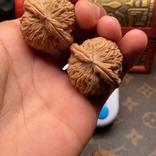 文玩核桃吊坠面*白狮子