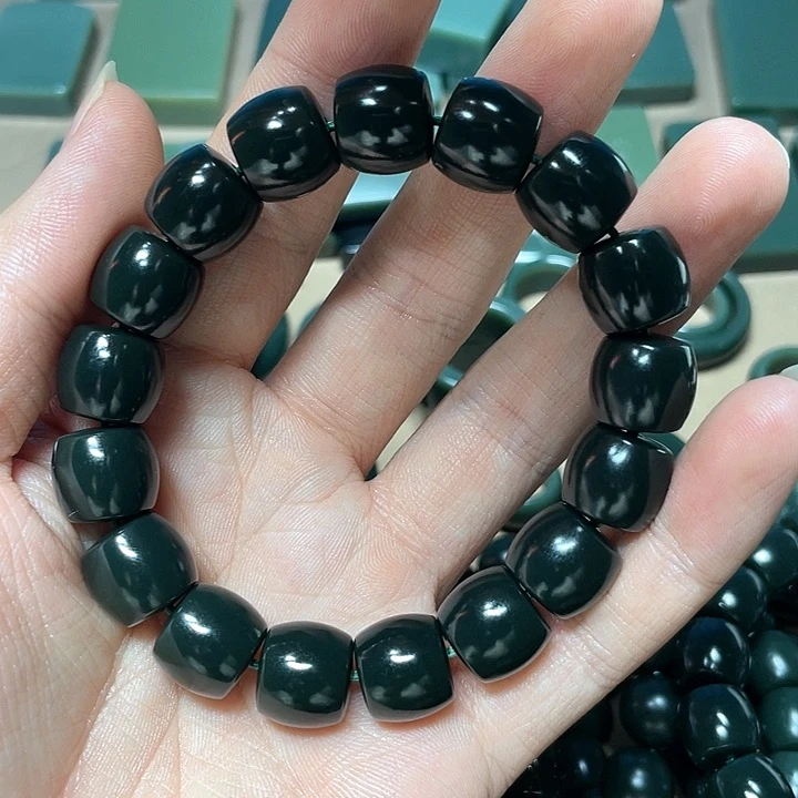 和田玉1未镶嵌纵**滑和田