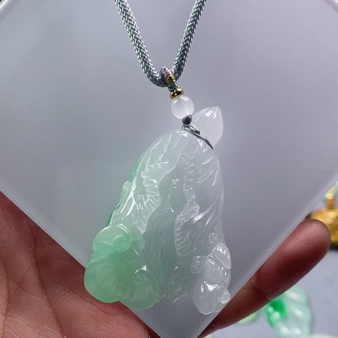 翡翠未镶嵌吊坠(赠链)