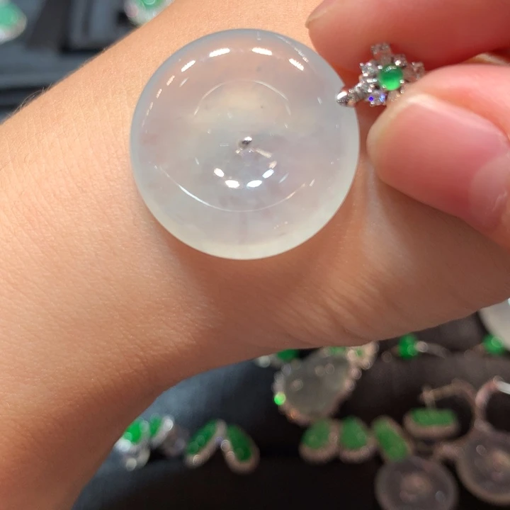 【闪购商品】颈饰18K金镶嵌翡翠翡翠