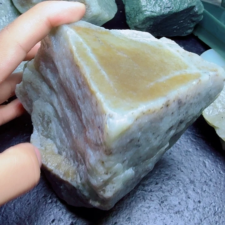 和田玉（糖玉）未镶嵌珠宝奇石