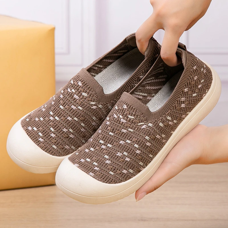 夏季新款轻盈休闲老北京布鞋透气防滑一脚蹬女鞋舒适耐磨妈妈鞋女