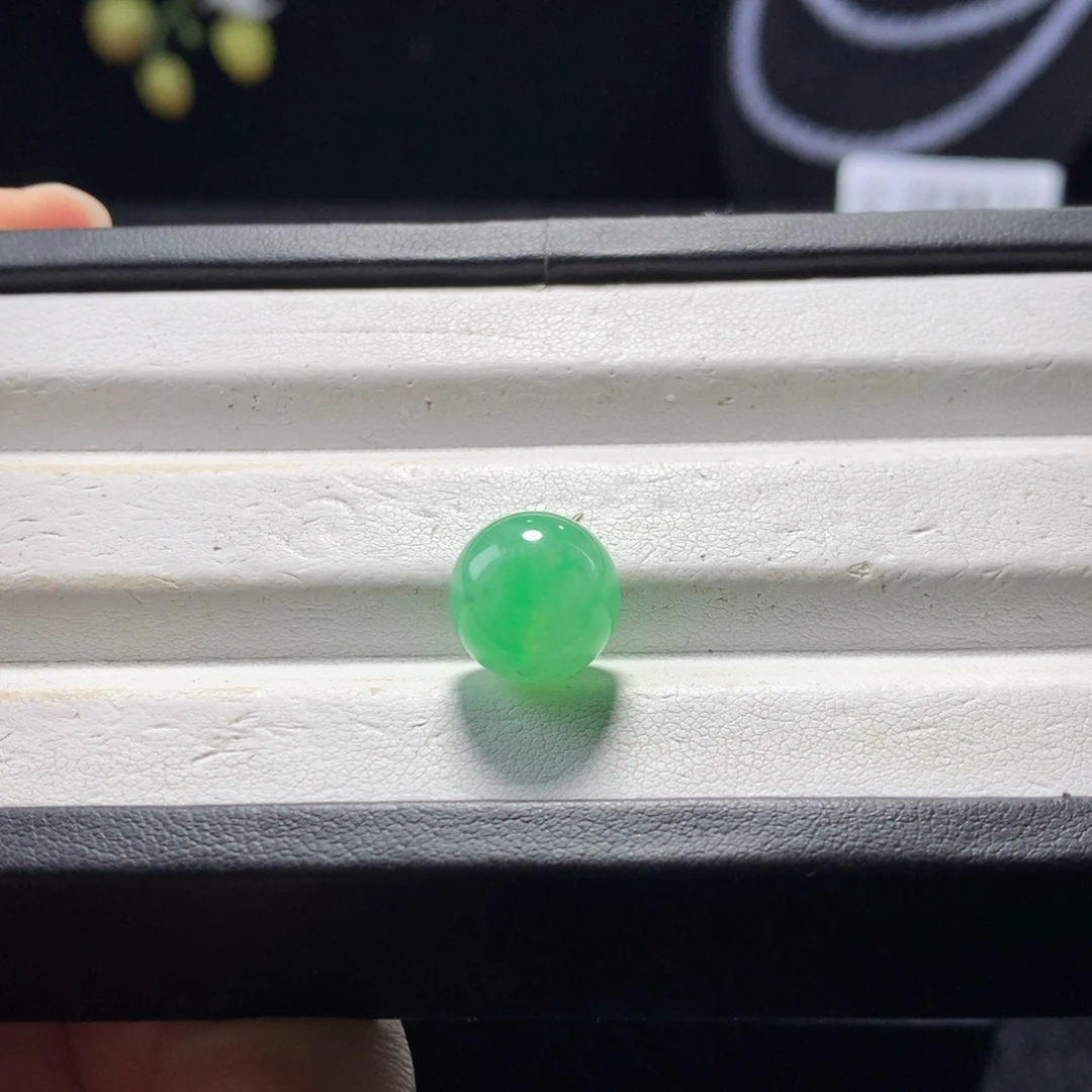 翡翠未镶嵌手串卡12亮阳绿