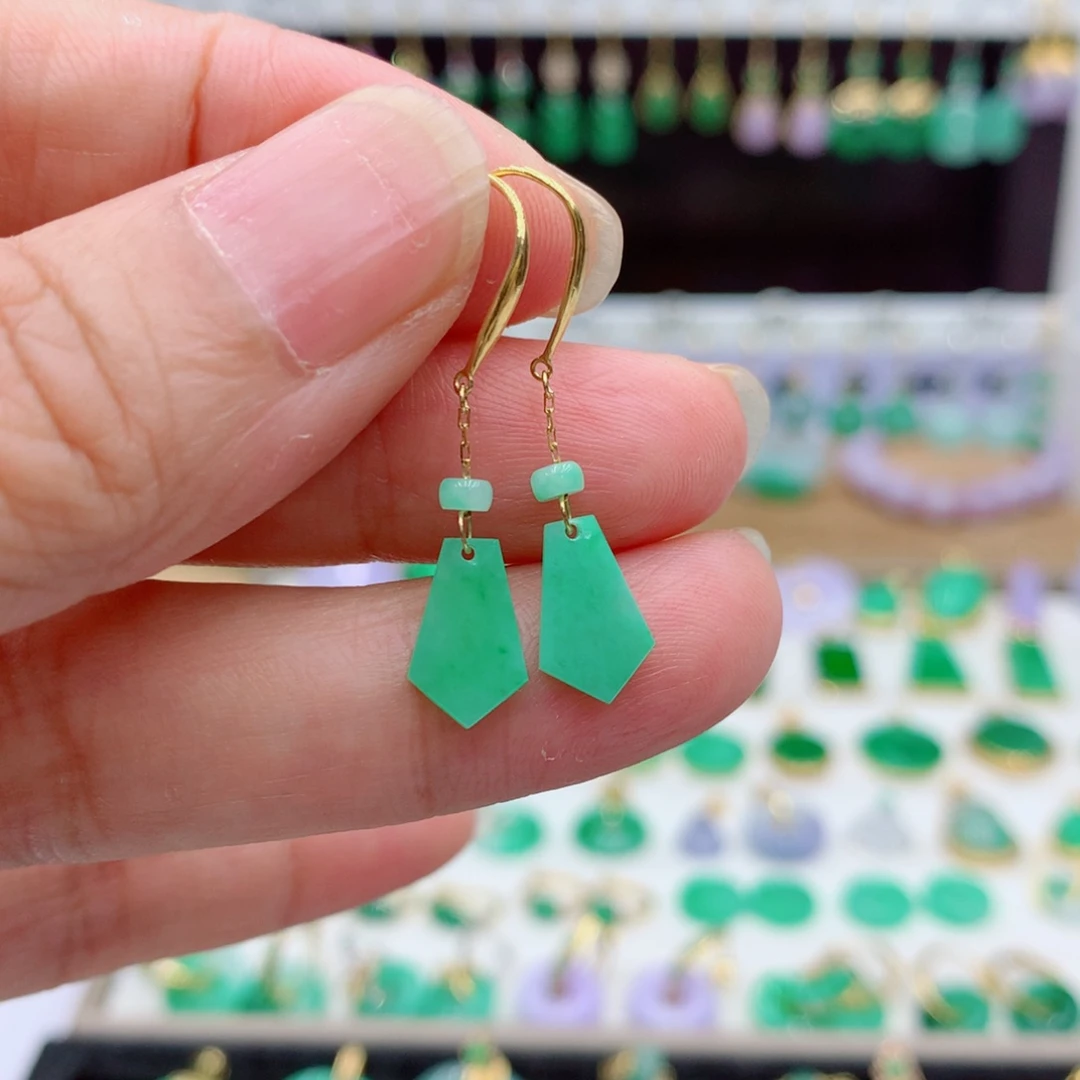 18K金镶嵌翡翠耳饰