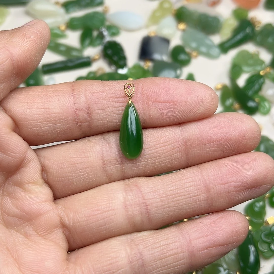 和田玉（碧玉）玉坠18K金镶嵌玉**一