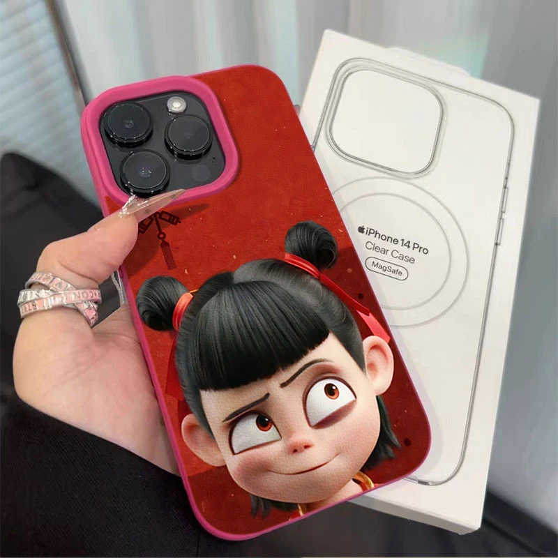 小哪吒表情适用苹果16p/15手机壳iPhone14promax13荔枝纹12软胶11