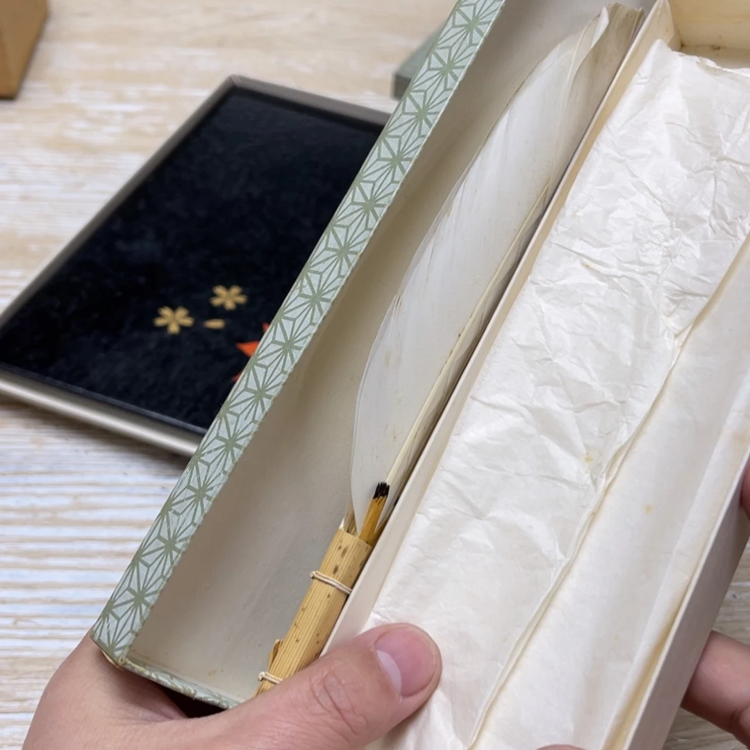 瓷片馨*密密麻麻地排列着一个