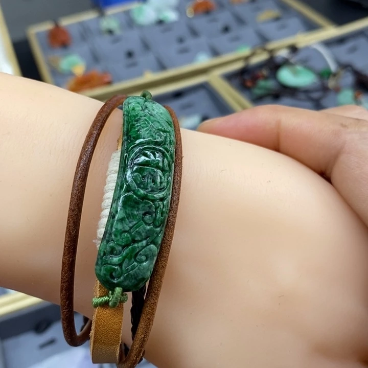 翡翠颈饰未镶嵌手链