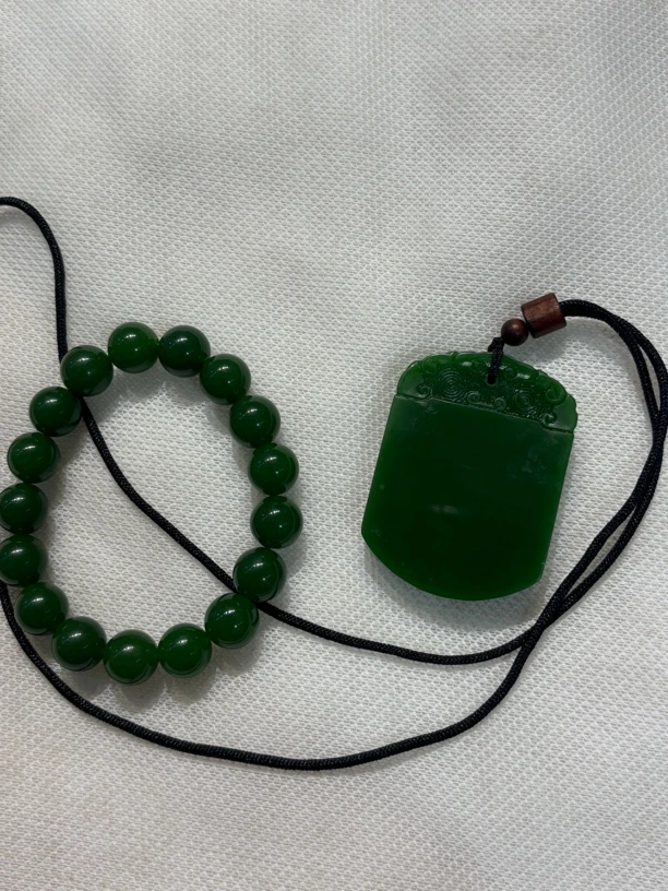 和田玉菠菜绿一套