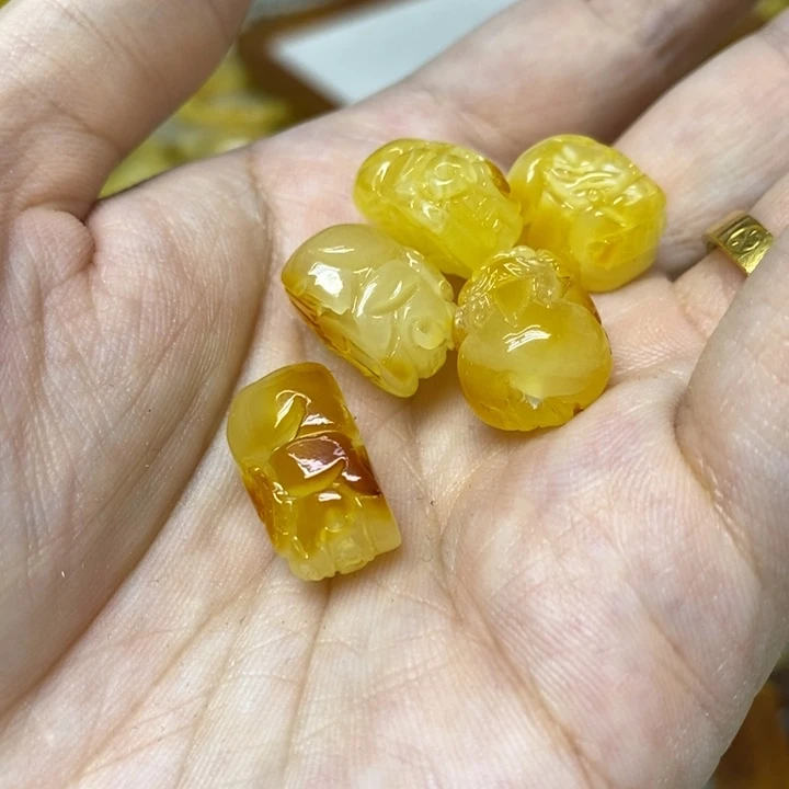 蜜蜡未镶嵌裸石多样性发货其一