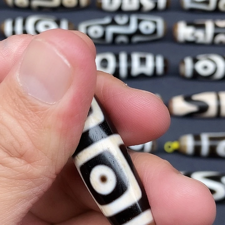 燕***歇玛瑙/玉髓未镶嵌颈饰