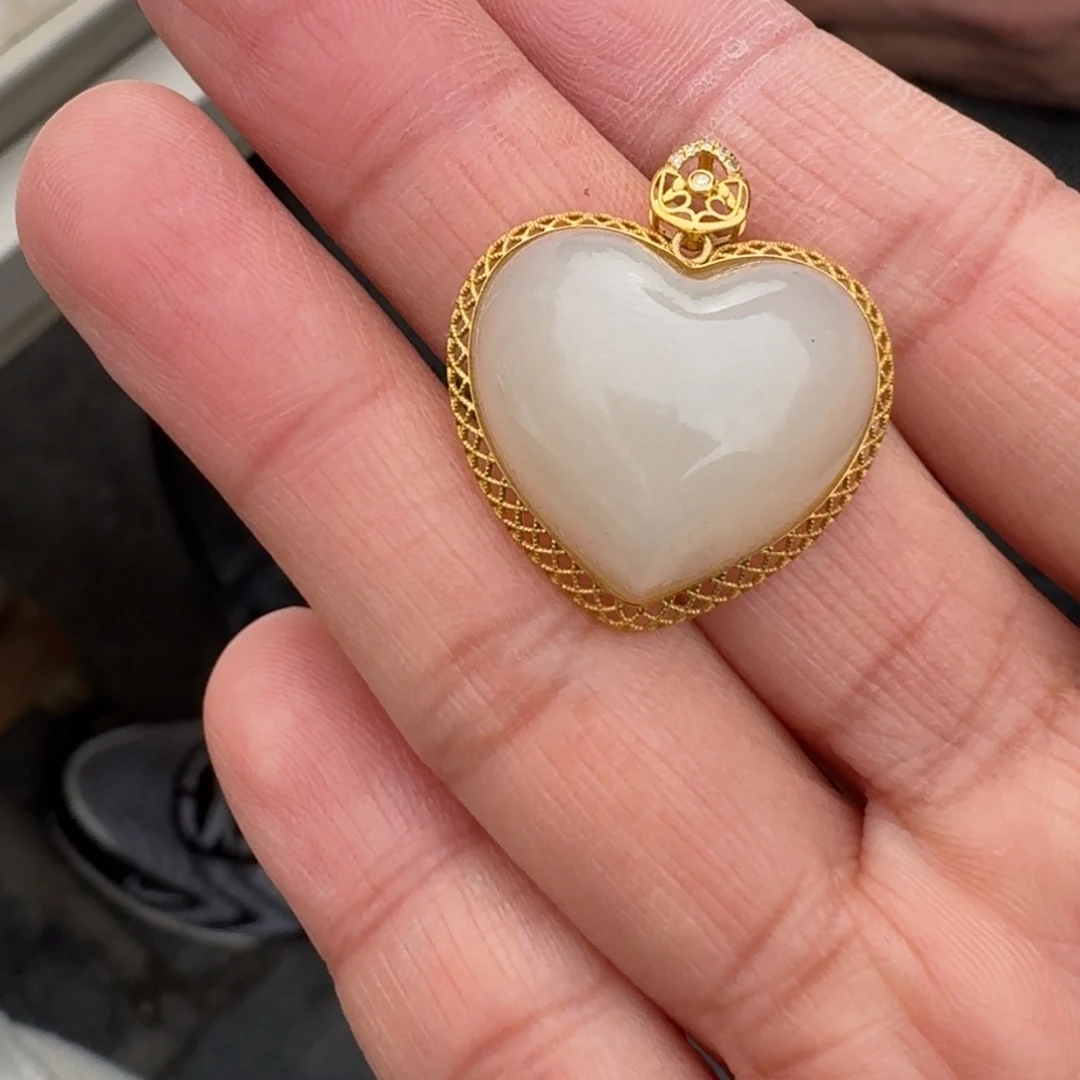 和田玉颈饰18K金镶嵌藕粉心TZ多样性拍一发一