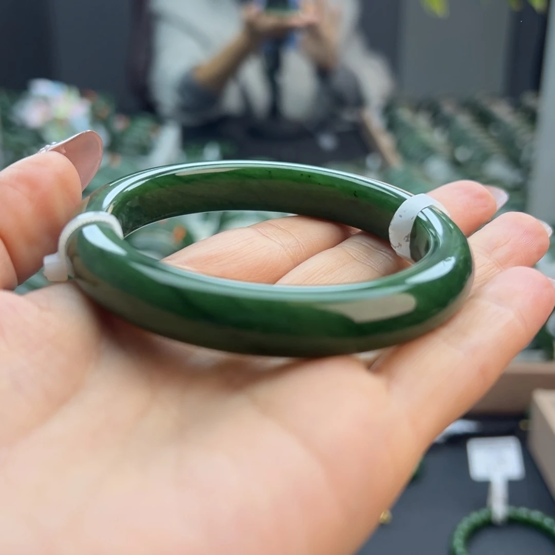 和田玉（碧玉）未镶嵌手镯