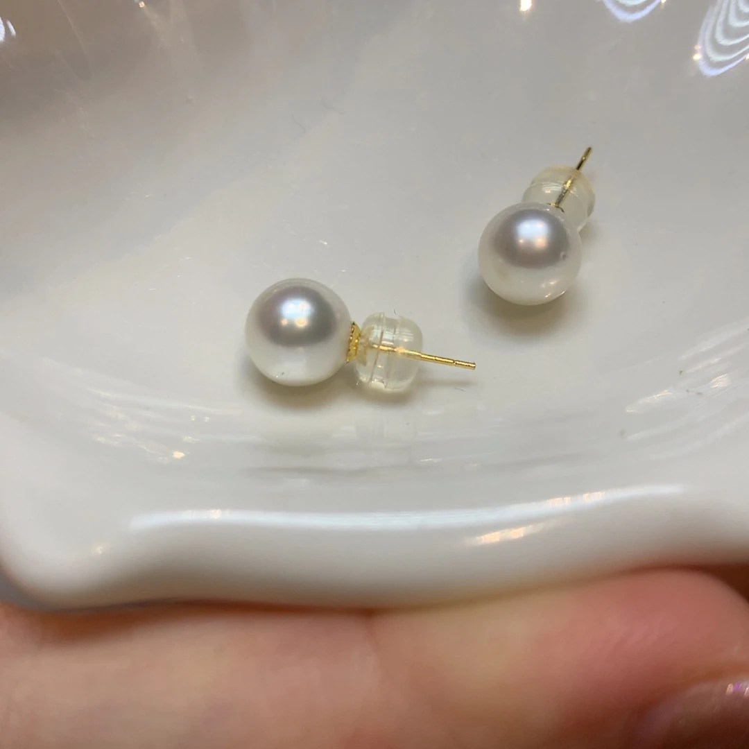18K金镶嵌海水珍珠耳饰