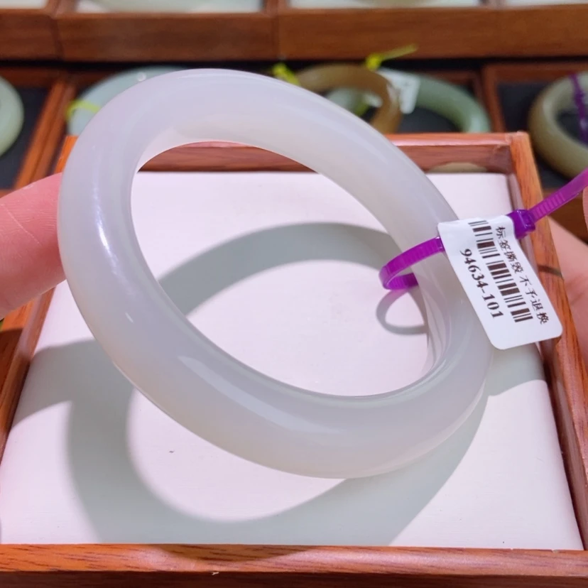 【闪购商品】和田玉手镯未镶嵌5657