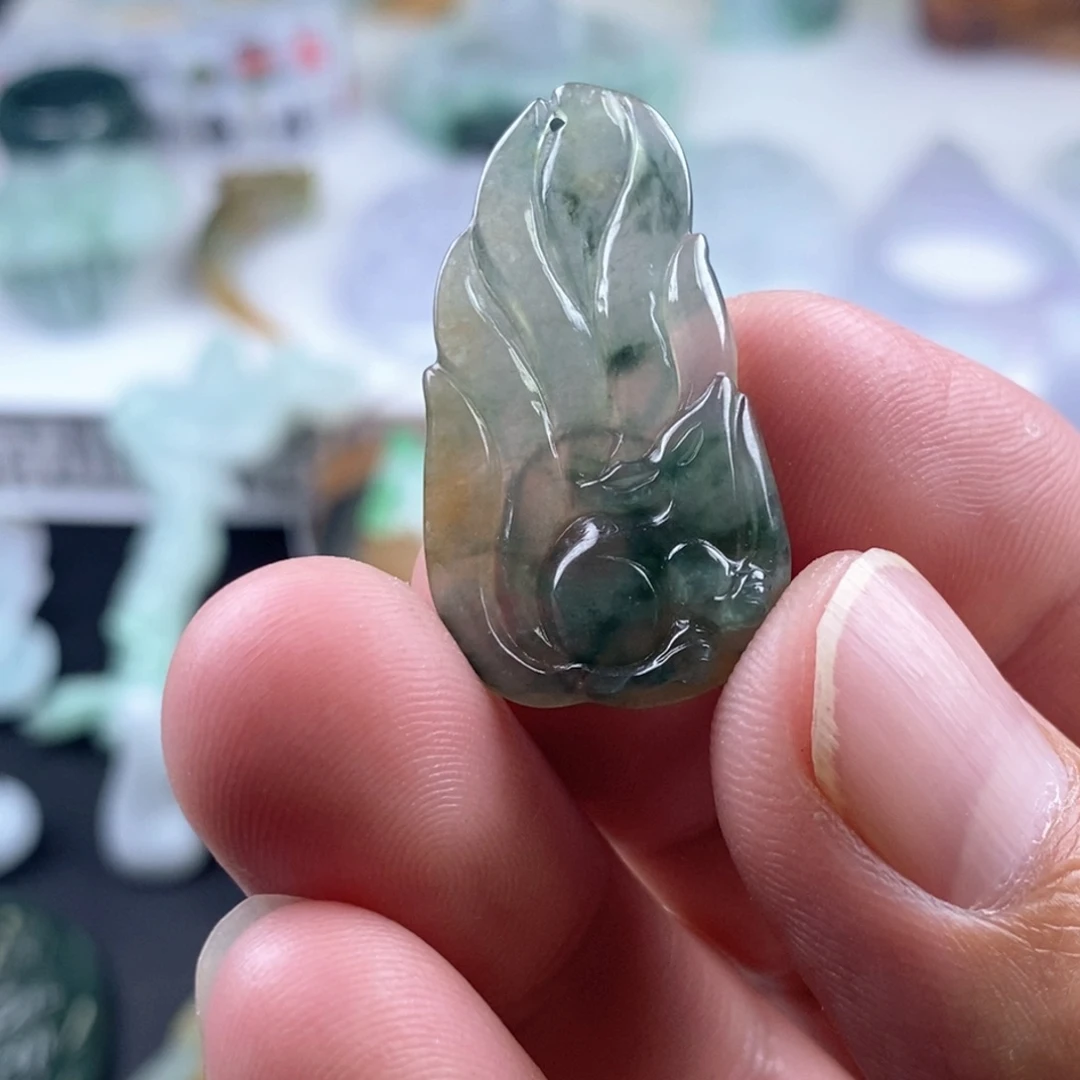 翡翠未镶嵌颈饰九尾