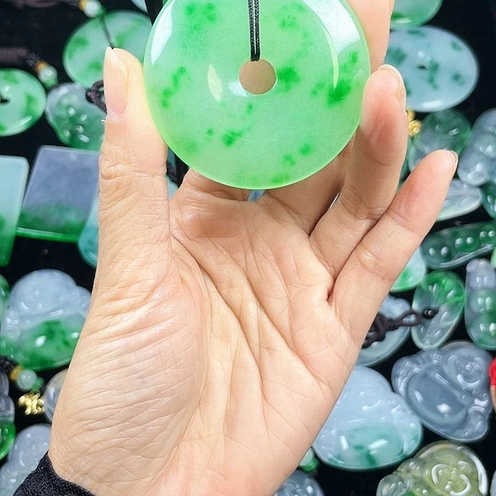 翡翠未镶嵌颈饰吊坠