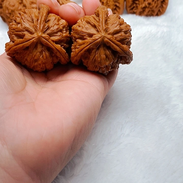 盘***庄文玩核桃吊坠三棱