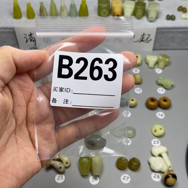 蛇纹石玉未镶嵌颈饰一***人