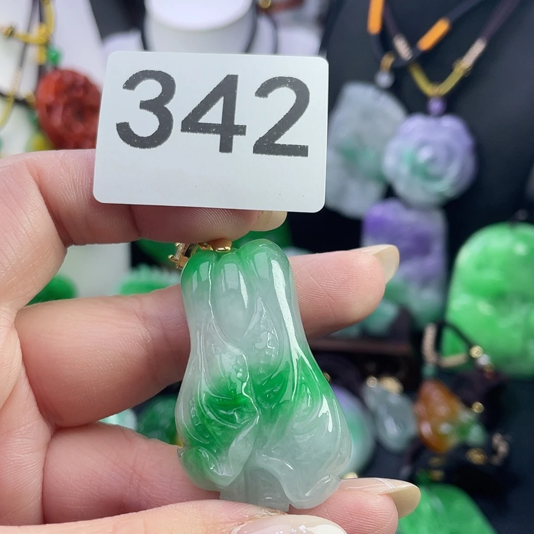 翡翠未镶嵌吊坠(赠链)