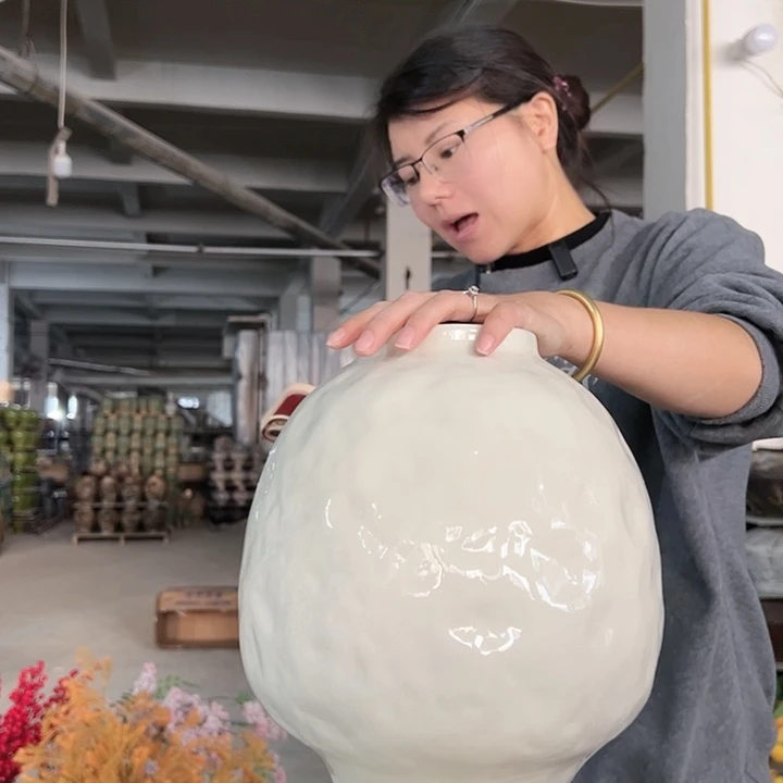 景德镇陶瓷花瓶工厂