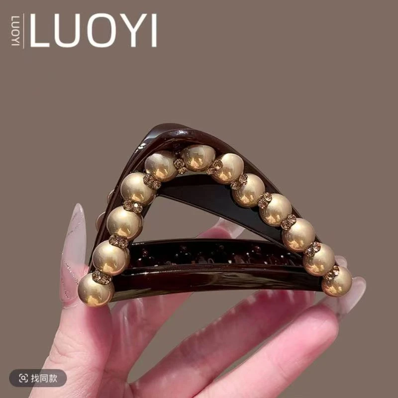 2025新款香槟色珍珠抓夹立体感亚克力发夹女后脑勺盘发鲨鱼夹头饰