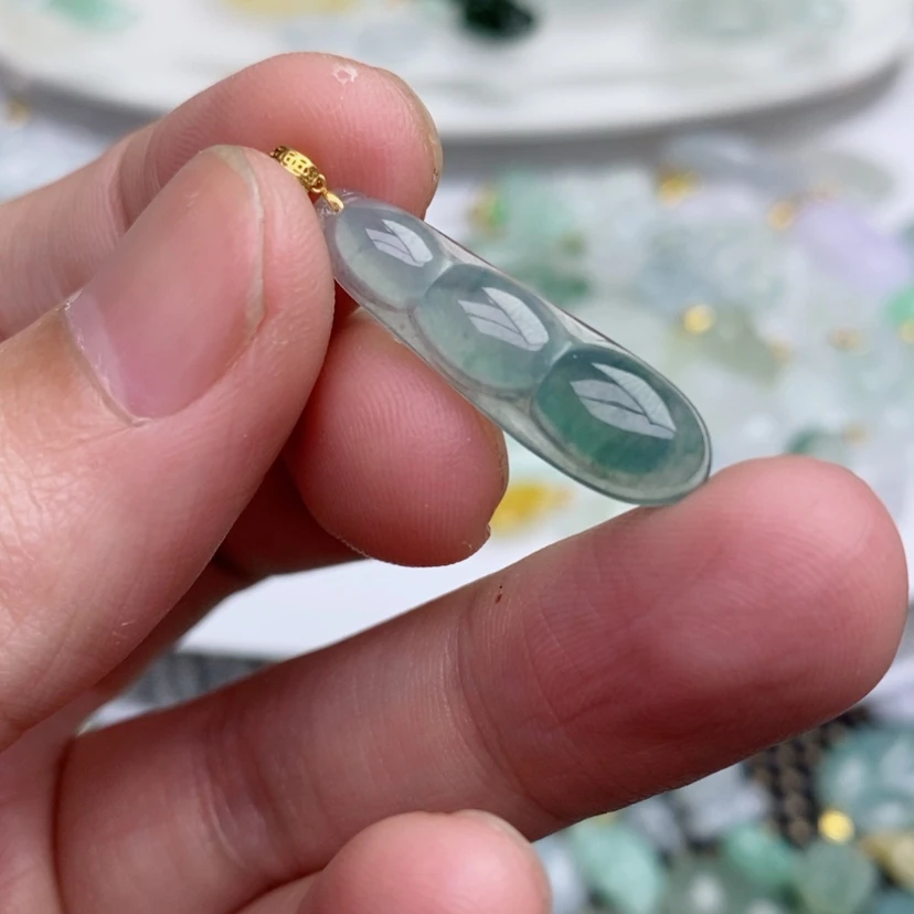 【闪购商品】翡翠吊坠(不含链)18K金镶嵌福豆