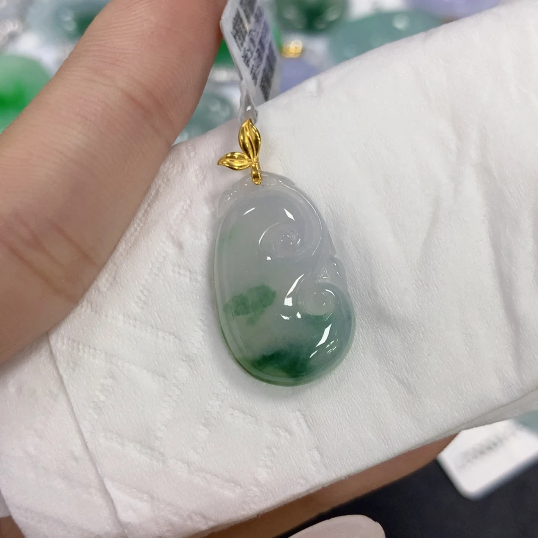 颈饰18K金镶嵌翡翠