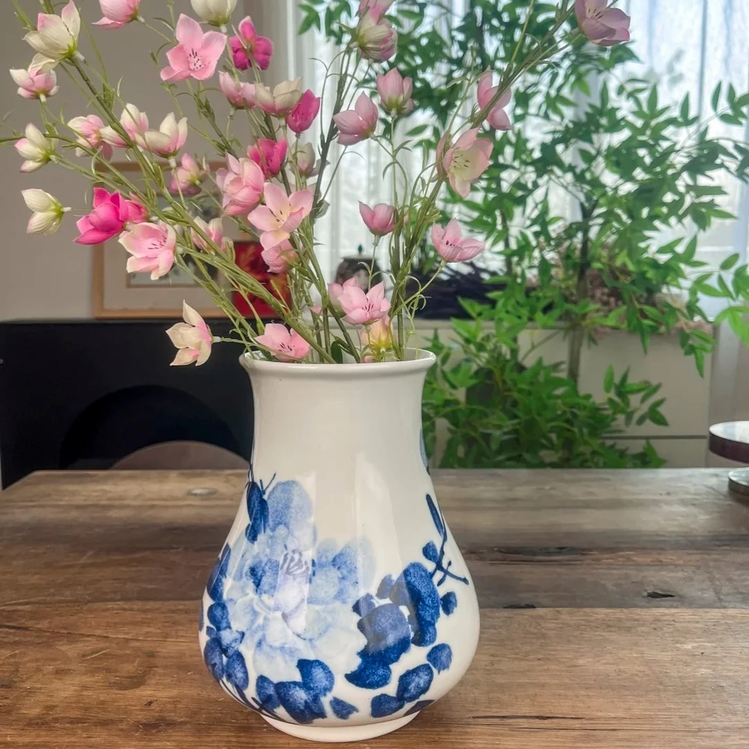 高温釉下手绘青花牡丹福袋器型陶瓷花瓶