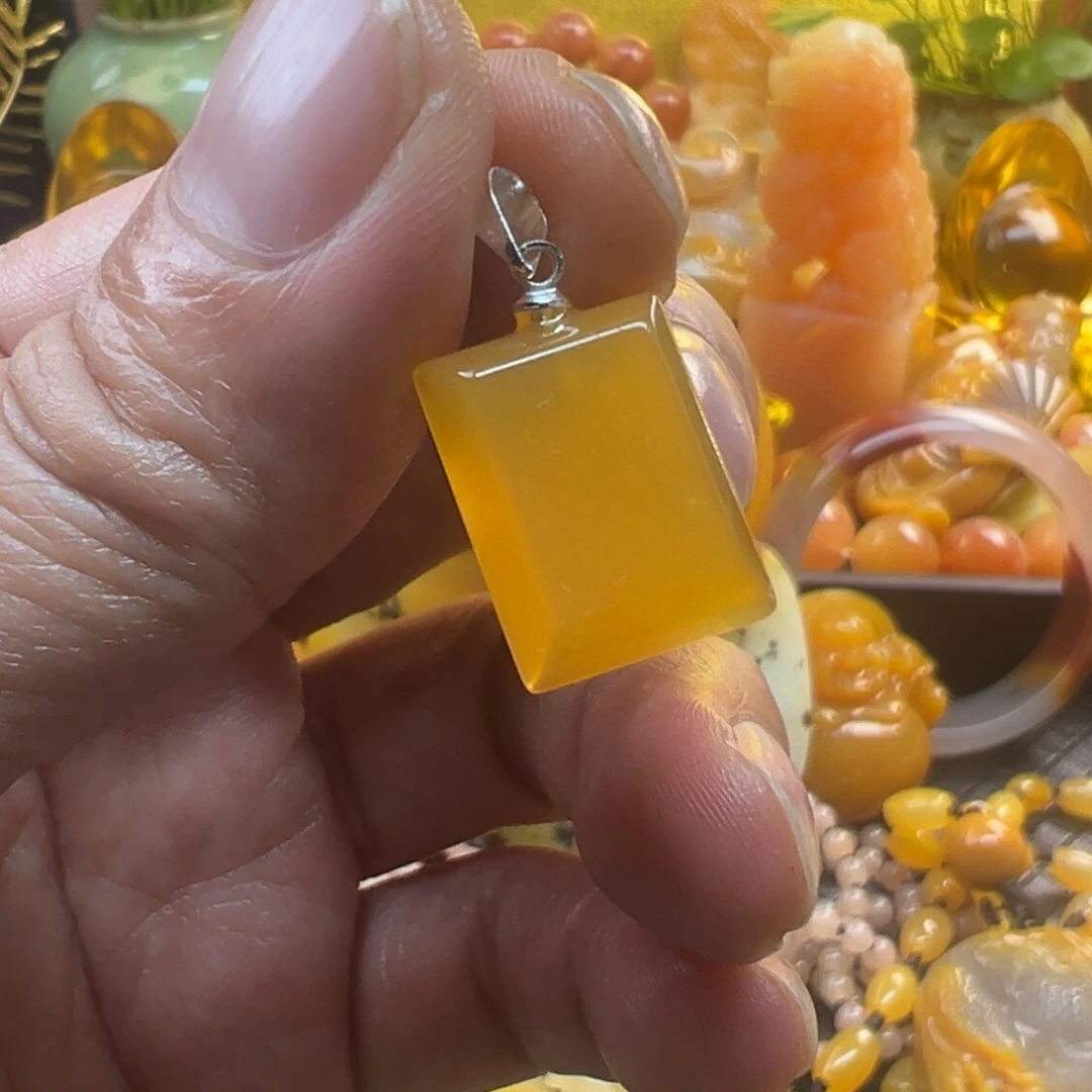 石英质玉未镶嵌颈饰