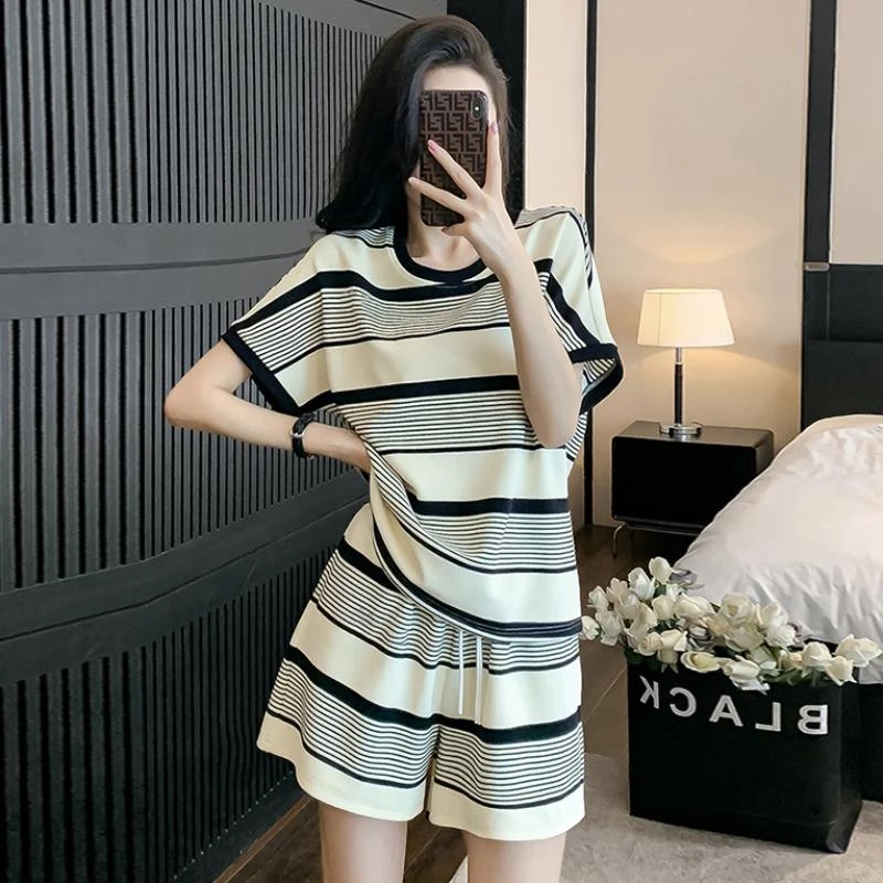 休闲运动服套装女夏季2025新款短袖短裤减龄健身跑步时尚两件套