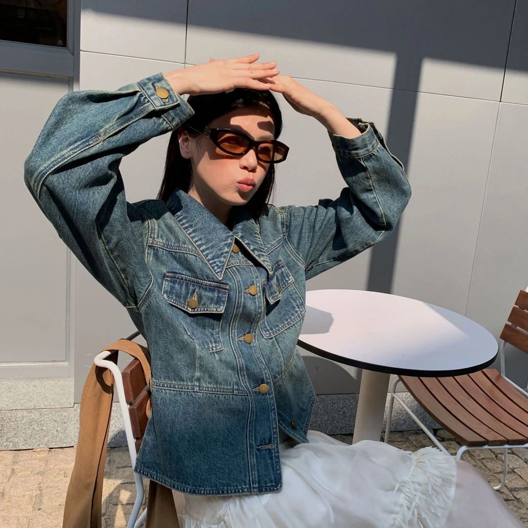 09.01NEW OPEN 25秋季法式复古港风双口袋水洗做旧翻领牛仔外套女