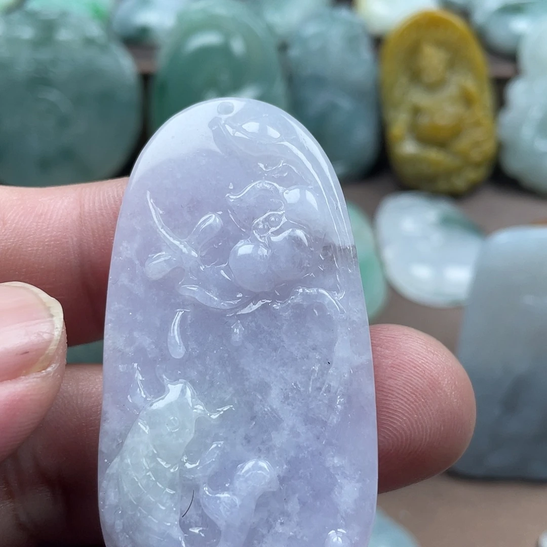 翡翠未镶嵌颈饰荷花鱼