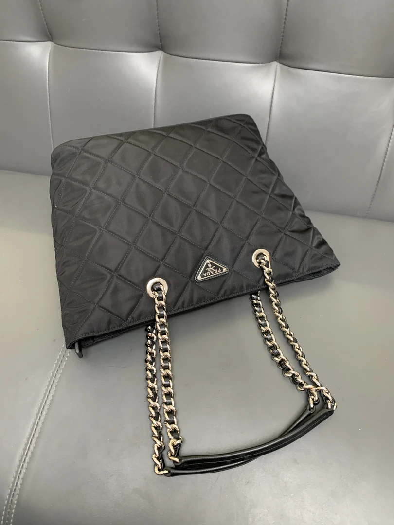 99新 Prada/普拉达 普拉达皮穿链托特包