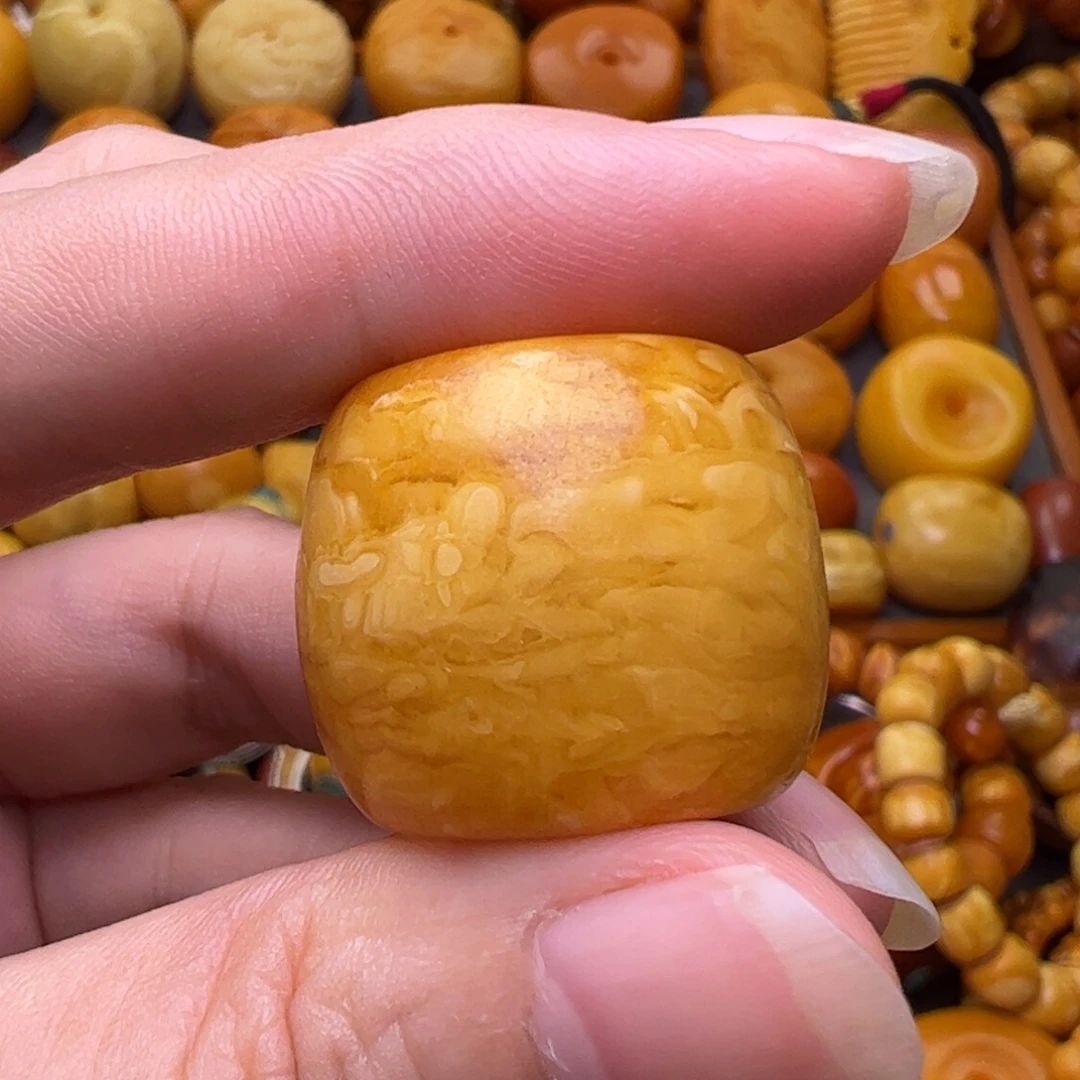 琥珀未镶嵌珠宝奇石25