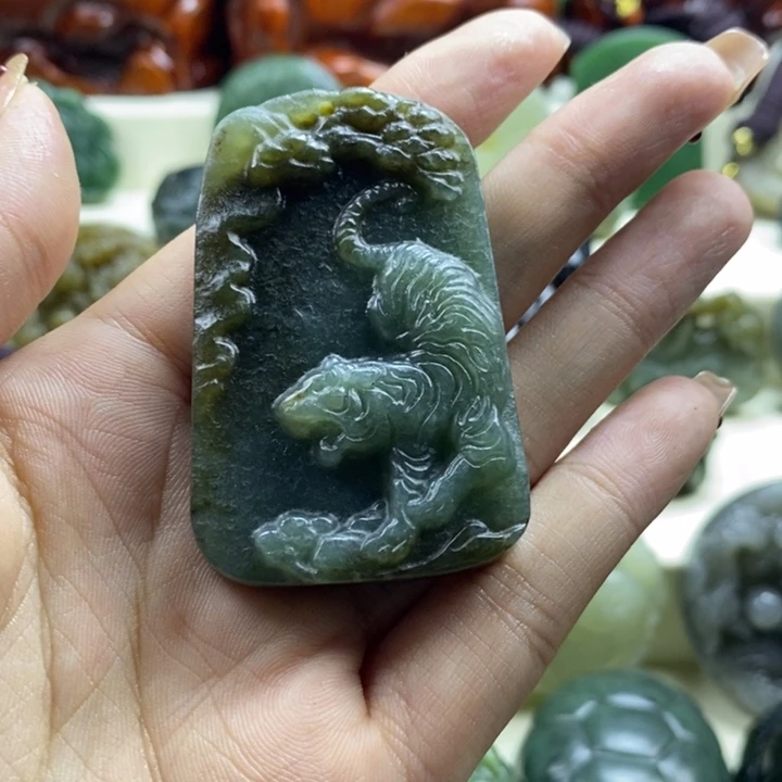 和田玉未镶嵌颈饰心**水