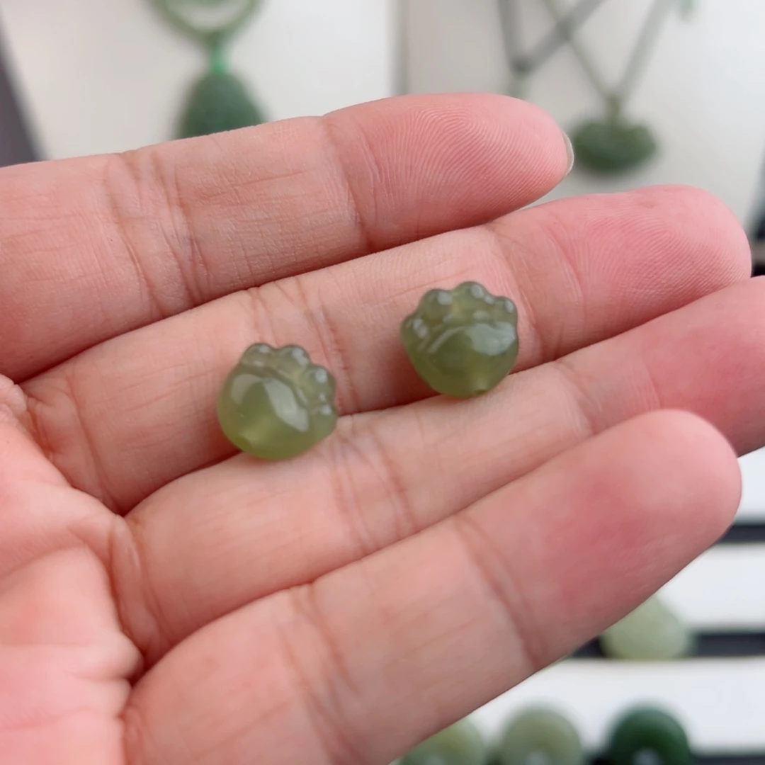 吊坠(赠链)未镶嵌和田玉666