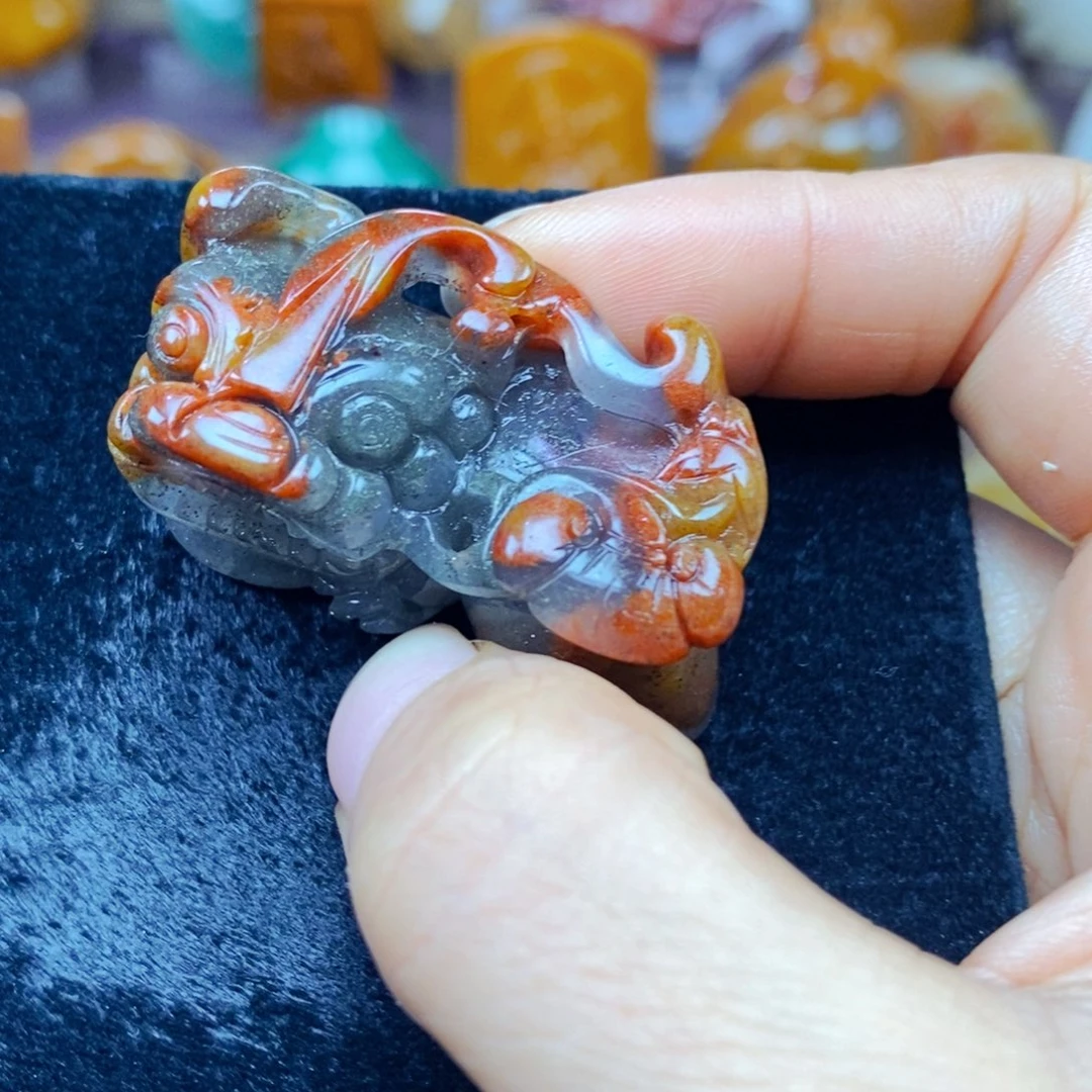 未镶嵌石英质玉（黄龙玉）颈饰